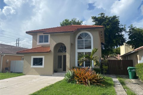 Casa en Hialeah, Florida 4 dormitorios, 172.61 m2 № 2058177