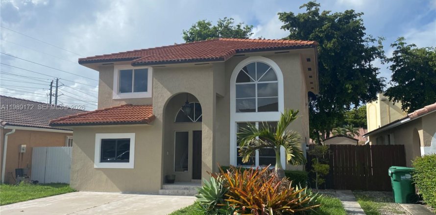 Casa en Hialeah, Florida 4 dormitorios, 172.61 m2 № 2058177
