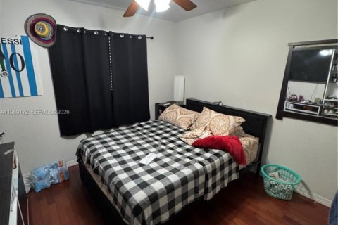 Casa en venta en Hialeah, Florida, 4 dormitorios, 172.61 m2 № 2058177 - foto 11
