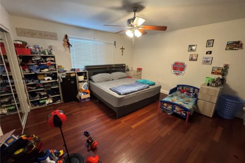 Casa en venta en Hialeah, Florida, 4 dormitorios, 172.61 m2 № 2058177 - foto 14