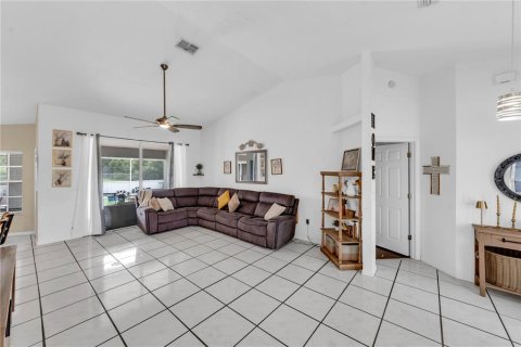 Villa ou maison à vendre à Spring Hill, Floride: 3 chambres, 183.39 m2 № 2400247 - photo 8