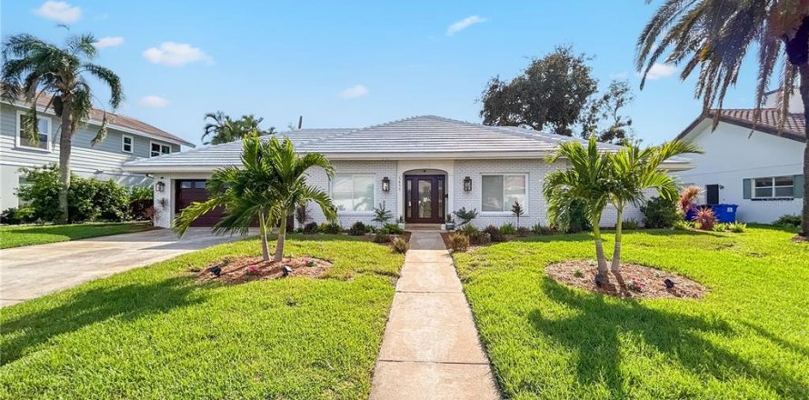 Casa en Saint Petersburg, Florida 3 dormitorios, 219.9 m2 № 2213877