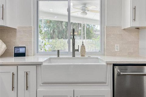 Casa en venta en Saint Petersburg, Florida, 3 dormitorios, 219.9 m2 № 2213877 - foto 9