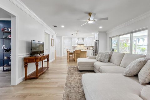 Casa en venta en Saint Petersburg, Florida, 3 dormitorios, 219.9 m2 № 2213877 - foto 16