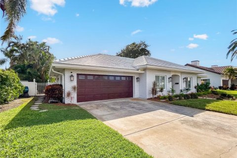 Casa en venta en Saint Petersburg, Florida, 3 dormitorios, 219.9 m2 № 2213877 - foto 2