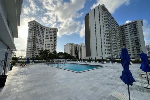 Condominio en venta en Miami Beach, Florida, 2 dormitorios, 128.21 m2 № 1938558 - foto 28