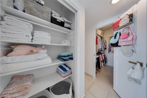 Condominio en venta en Miami Beach, Florida, 2 dormitorios, 128.21 m2 № 1938558 - foto 18