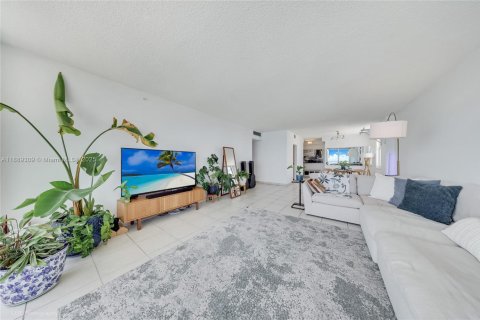 Copropriété à vendre à Miami Beach, Floride: 2 chambres, 128.21 m2 № 1938558 - photo 10