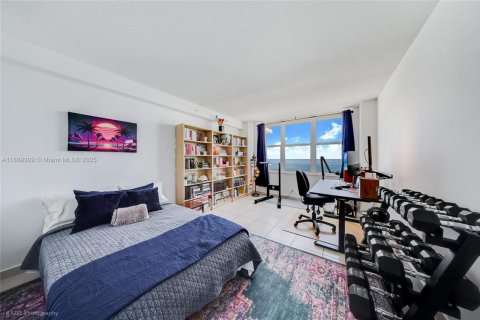 Copropriété à vendre à Miami Beach, Floride: 2 chambres, 128.21 m2 № 1938558 - photo 24