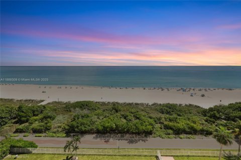 Condo in Miami Beach, Florida, 2 bedrooms  № 1938558 - photo 7