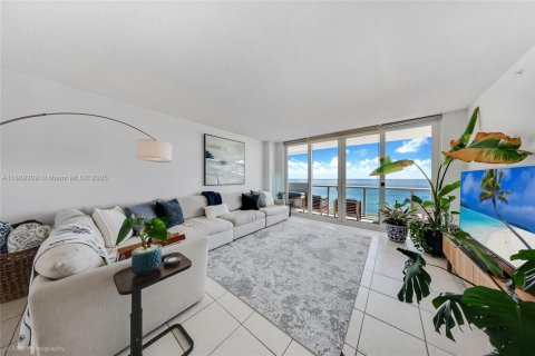 Condominio en venta en Miami Beach, Florida, 2 dormitorios, 128.21 m2 № 1938558 - foto 9
