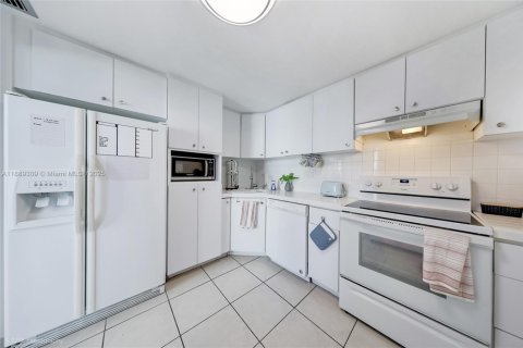 Condominio en venta en Miami Beach, Florida, 2 dormitorios, 128.21 m2 № 1938558 - foto 14