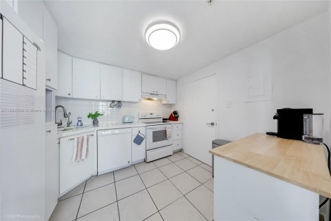 Condominio en venta en Miami Beach, Florida, 2 dormitorios, 128.21 m2 № 1938558 - foto 13