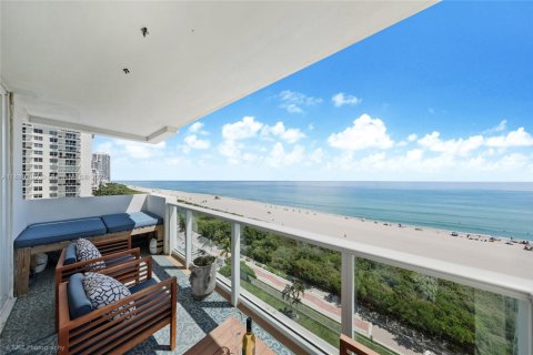 Condominio en venta en Miami Beach, Florida, 2 dormitorios, 128.21 m2 № 1938558 - foto 1