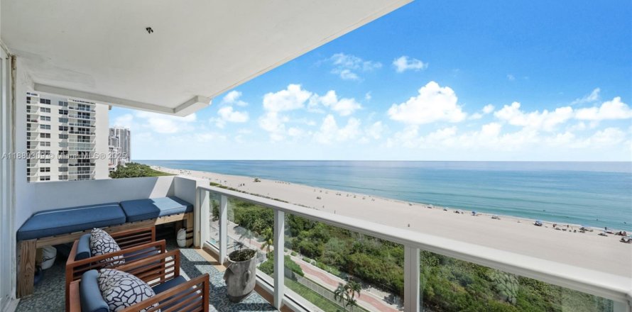 Condominio en Miami Beach, Florida, 2 dormitorios № 1938558
