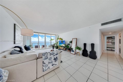 Copropriété à vendre à Miami Beach, Floride: 2 chambres, 128.21 m2 № 1938558 - photo 8