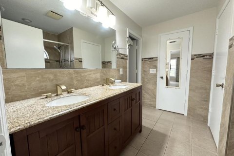 House in Tarpon Springs, Florida 3 bedrooms, 139.82 sq.m. № 2234017 - photo 12