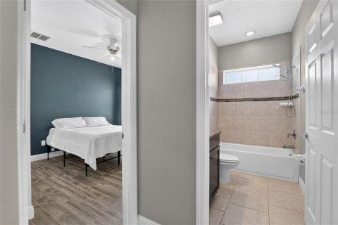 House in Apollo Beach, Florida 4 bedrooms, 196.86 sq.m. № 2285633 - photo 8