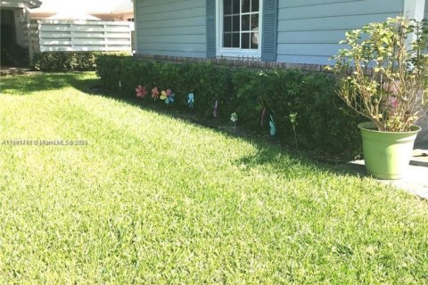 House in Miami, Florida 2 bedrooms, 79.15 sq.m. № 1953813 - photo 3