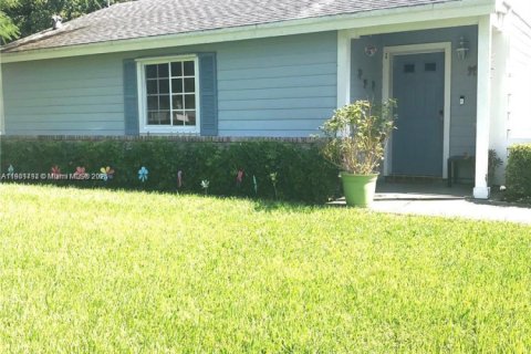 House in Miami, Florida 2 bedrooms, 79.15 sq.m. № 1953813 - photo 2