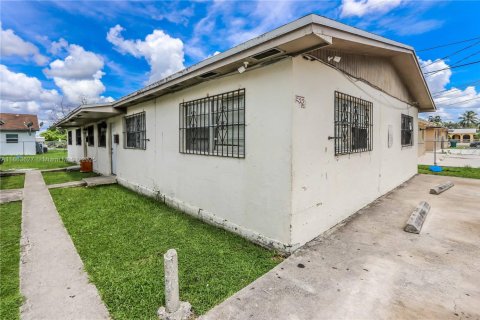 Immobilier commercial à vendre à Florida City, Floride: 195.09 m2 № 1891503 - photo 1