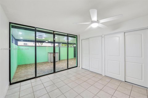 Adosado en venta en Miami, Florida, 3 dormitorios, 135.45 m2 № 2353003 - foto 25