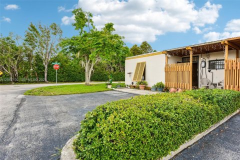 Adosado en venta en Miami, Florida, 3 dormitorios, 135.45 m2 № 2353003 - foto 2