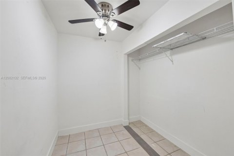 Adosado en venta en Miami, Florida, 3 dormitorios, 135.45 m2 № 2353003 - foto 21