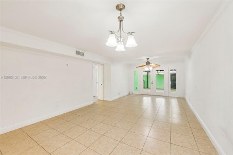 Adosado en venta en Miami, Florida, 3 dormitorios, 135.45 m2 № 2353003 - foto 4