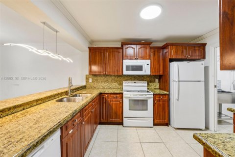 Adosado en venta en Miami, Florida, 3 dormitorios, 135.45 m2 № 2353003 - foto 8