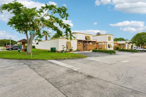 Adosado en venta en Miami, Florida, 3 dormitorios, 135.45 m2 № 2353003 - foto 3