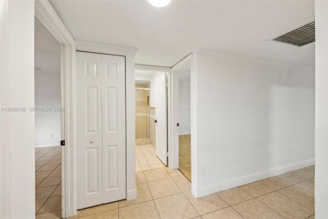 Adosado en venta en Miami, Florida, 3 dormitorios, 135.45 m2 № 2353003 - foto 11