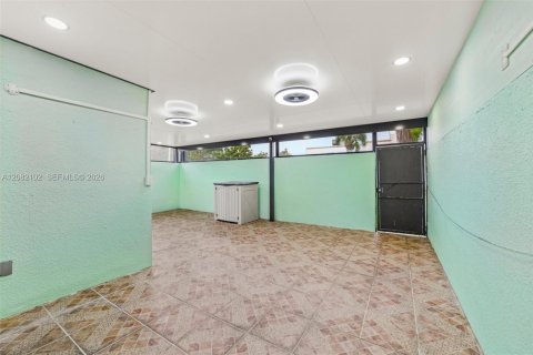 Adosado en venta en Miami, Florida, 3 dormitorios, 135.45 m2 № 2353003 - foto 26