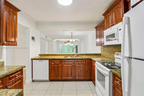 Adosado en venta en Miami, Florida, 3 dormitorios, 135.45 m2 № 2353003 - foto 9