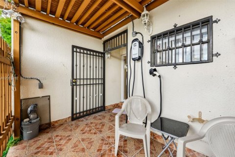 Adosado en venta en Miami, Florida, 3 dormitorios, 135.45 m2 № 2353003 - foto 30