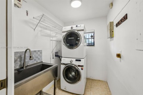 Adosado en venta en Miami, Florida, 3 dormitorios, 135.45 m2 № 2353003 - foto 29