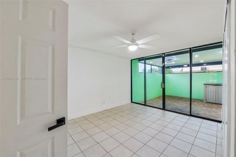 Adosado en venta en Miami, Florida, 3 dormitorios, 135.45 m2 № 2353003 - foto 24