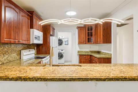 Adosado en venta en Miami, Florida, 3 dormitorios, 135.45 m2 № 2353003 - foto 10