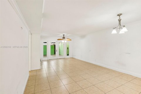 Adosado en venta en Miami, Florida, 3 dormitorios, 135.45 m2 № 2353003 - foto 5
