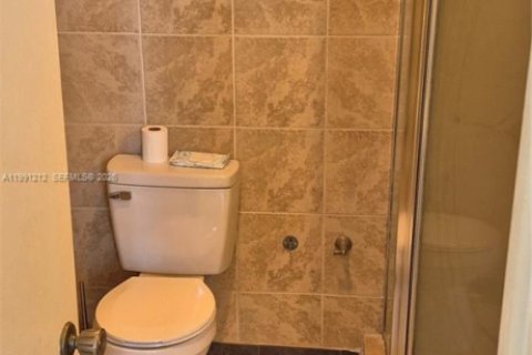 Condominio en alquiler en Hillsboro Beach, Florida, 2 dormitorios, 92.9 m2 № 2057461 - foto 10