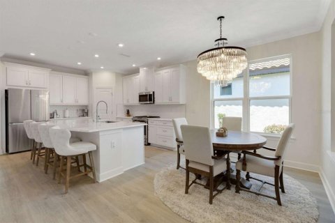 House in Palmetto, Florida 2 bedrooms, 194.91 sq.m. № 1690661 - photo 12