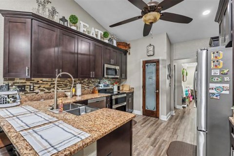 House in Lakeland, Florida 4 bedrooms, 234.86 sq.m. № 2285694 - photo 9
