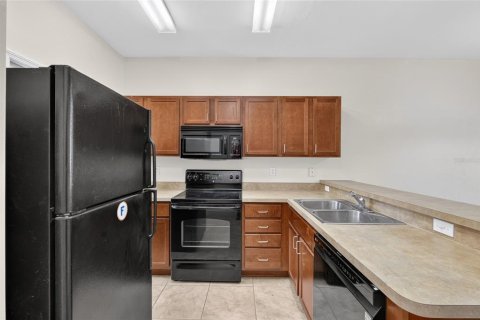Condo in Gainesville, Florida, 2 bedrooms № 2230429 - photo 3
