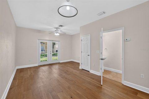 Condo in Gainesville, Florida, 2 bedrooms № 2230429 - photo 12
