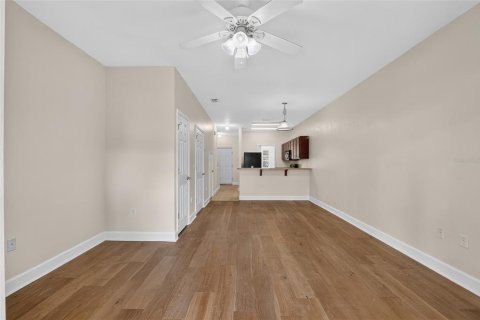 Condo in Gainesville, Florida, 2 bedrooms № 2230429 - photo 11