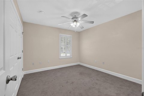 Condo in Gainesville, Florida, 2 bedrooms № 2230429 - photo 23