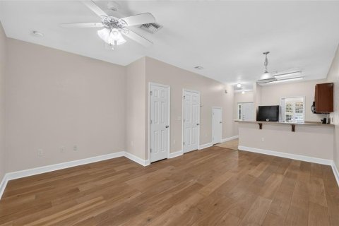 Condo in Gainesville, Florida, 2 bedrooms № 2230429 - photo 10