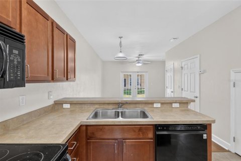 Condo in Gainesville, Florida, 2 bedrooms № 2230429 - photo 16