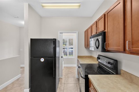 Condo in Gainesville, Florida, 2 bedrooms № 2230429 - photo 17