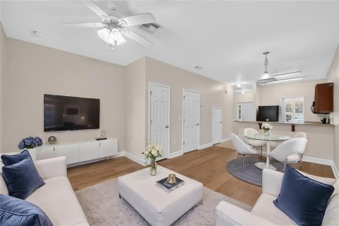 Condo in Gainesville, Florida, 2 bedrooms № 2230429 - photo 2